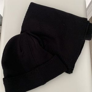 Calvin Klein Men`s Scarf and Beanie 2 Piece Set